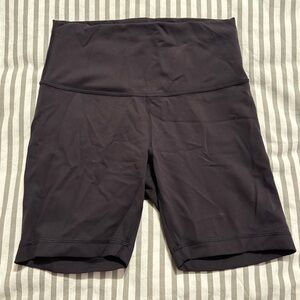 Lululemon 6“ bike shorts